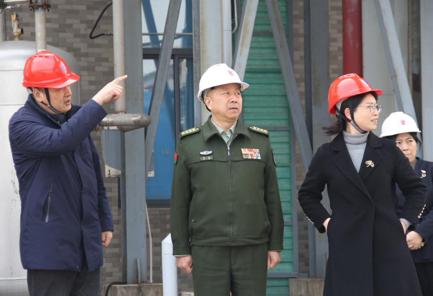 常州市委常委、常州軍分區(qū)大校司令員廖鵬一行來常州制藥廠調(diào)研公司黨管武裝相關(guān)工作